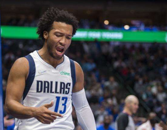  拉塞尔20+20终结独行侠五连胜  