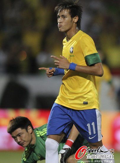  甘冈前锋迪亚比帽子戏法,刷新个人单场纪录  